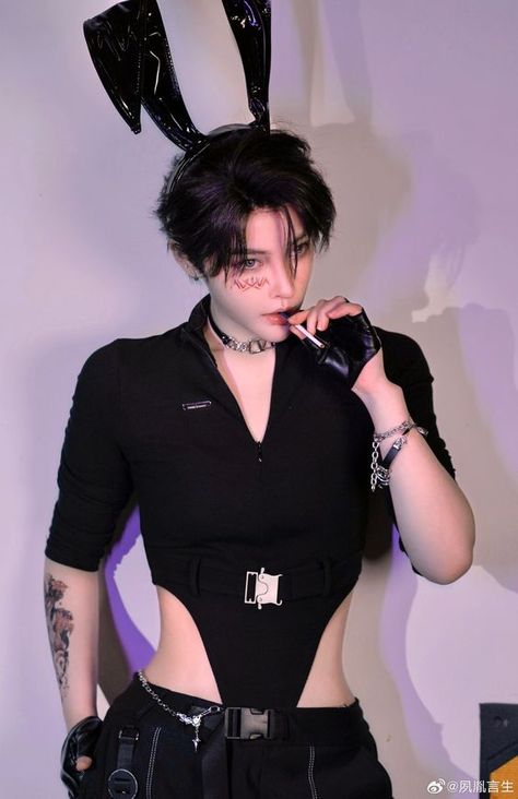 Fem Boy Outfits, Kore Ulzzang, Male Pose Reference, Bunny Outfit, Human Poses, Male Poses, Attractive Guys, Pose Reference Photo, Character Outfits