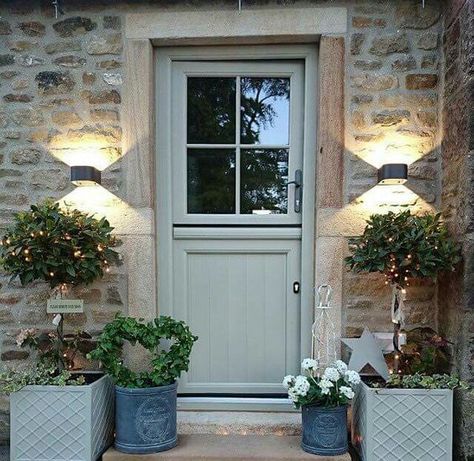 How to Light a Welcoming Hallway with Lighting Designer Expert Claire Pendarves - Soho Blog - Soho Lighting Stone Porches, Cottage Outdoor, Front Door Paint Colors, نباتات منزلية, Entrance Ideas, Modern Country Style, Door Paint Colors, Painted Front Doors, Farrow And Ball