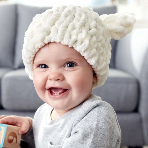 Bernat Alize EZ Baby Bear Hat Diy Baby Hats Sew, Bernat Alize, Bear Hat Pattern, Loopy Yarn, Finger Knitting Projects, Easy Knitting Patterns Free, Repeat Crafter Me, Diy Bebe, Bernat Blanket Yarn