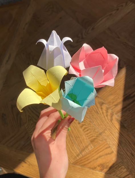 Origami, paper, flowers, colorful, handmade Turtle Oc, Aesthetic Origami, Origami Aesthetic, Origami Paper Flowers, Easy Origami Flower, Easy Flowers, Flowers Colorful, Mini Gift, Diy Origami