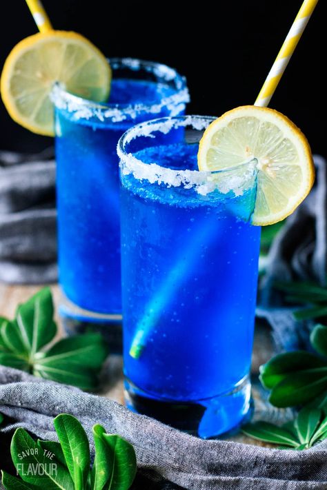 Mocktail Drinks, Lemon Uses, Blue Drinks, Fancy Drinks, Läcker Mat, Pretty Drinks, Mocktail Recipe, Slushies, How To Squeeze Lemons