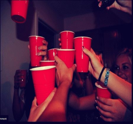 party cups House Party Aesthetic, Hogwarts Party, Super Party, Rave Party, Red Cups, Red Party, Party Photography, Tumblr Photography, Music Photography