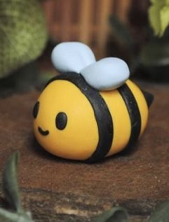 Bee Made Out Of Clay, Plastalina Modeling Clay Ideas, Clay Dates Ideas, Easy Clay Date Ideas, Modeling Clay Date Ideas, Cute Animals To Make Out Of Clay, Playdoh Ideas Animals, Easy Clay Ideas Animals, Air Modeling Clay Ideas