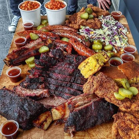 Weekend Goals! 🍻🍻🥩🍗🍖🌭🍔#getinmybelly #bbq #ribs #wings #bbqrub #bbqrubs #bbqsauce #pitmaster #pitmasters #pelletgrill #barrelsmoker #carnivore #meat #pork #steak #bbqribs #grilling #fatboyallnaturalbbq #weekendvibes! Barbecue Platter, Bbq Platter, Pork Chicken, Meat Platter, Grazing Table, Party Food Platters, Chicken Meat, Snacks Für Party, Food Goals