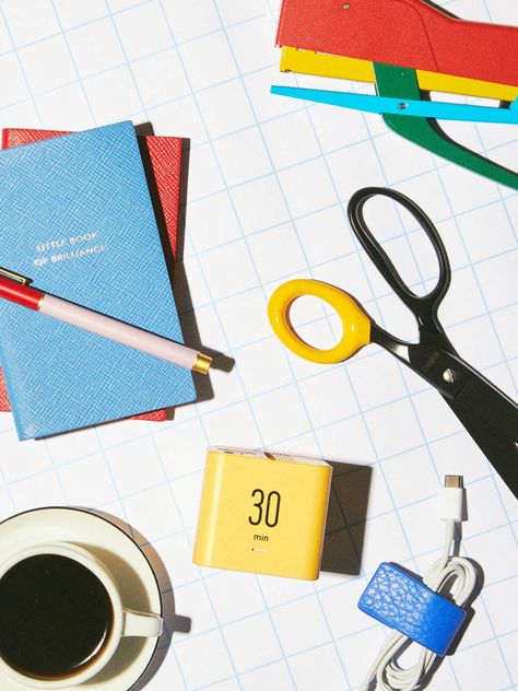 26 Desk Accessories to Help You Get Sh*t Done and Actually Enjoy Doing It Stationery Photoshoot, Rotring 600, Good Meals, Sweet California, Book Photos, Diy Room Divider, In Her Studio, Graphic Ideas, Pocket Tool