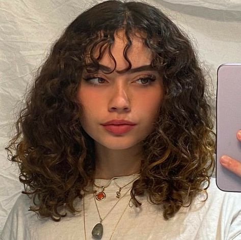 Short Curly Hair With Bangs Round Face, Haircut Inspo, Haircuts For Curly Hair, Hairdos For Curly Hair, Inspo Pics, Black Curly Hair, Wavy Curly Hair, Curly Hair Inspiration, Curly Girl Hairstyles