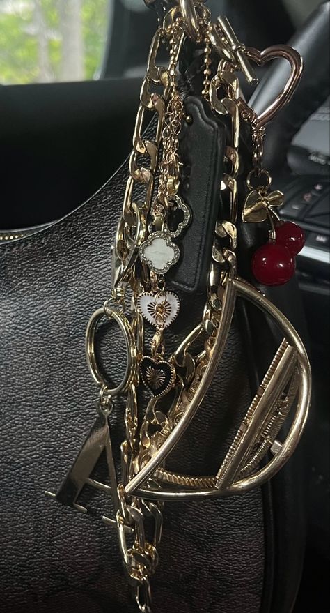 purse gold chain charm decor bag handbag personalization cute jewelry Purse Accessories Aesthetic, Coach Bags With Charms, Purse Charms Aesthetic, Purse Accessories Ideas, Diy Purse Charms, Bag Accessories Aesthetic, Bag Charms Aesthetic, Ring Combos, Purse Decor