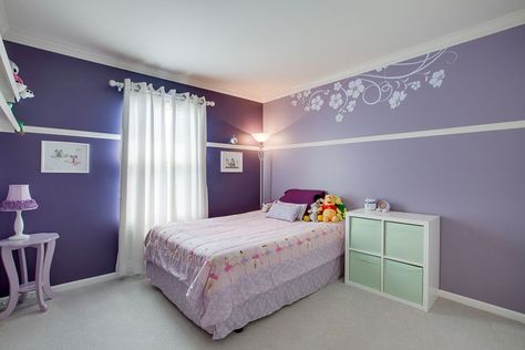 Light purple and dark purple color girls bedroom with flower wall stencil Purple Gray Bedroom Walls, Light Purple Bedrooms, Purple Bedroom Walls, Light Purple Walls, Purple Bedroom Ideas, Flower Wall Stencil, Purple Bedroom Decor, Gray Bedroom Walls, Purple Room Decor