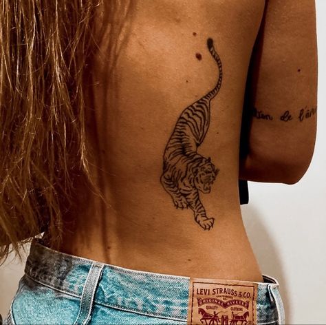 Side Back Tattoos, Tatts Ideas, Woman Tattoos, Body Paintings, Jaguar Tattoo, Tattoos Inspo, Leopard Tattoos, Tiger Tiger, Classy Tattoos