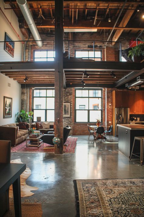 How to Decorate an Urban Loft? – TastyInteriors Boston Loft Apartments, Warehouse Apartment Decor, Artist Loft Apartment, Apartment With Loft, Loft Apartment Layout, Loft Decorating Ideas, Warehouse Loft Apartment, New York Loft Apartment, Artistic Apartment