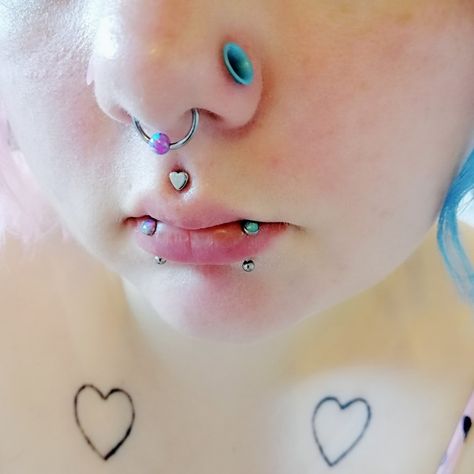 Side Vertical Labret, Snake Bite Piercing, Mouth Piercings, Vertical Labret, Lip Piercings, Snake Bite, Medusa Piercing, Face Piercings, Cool Piercings