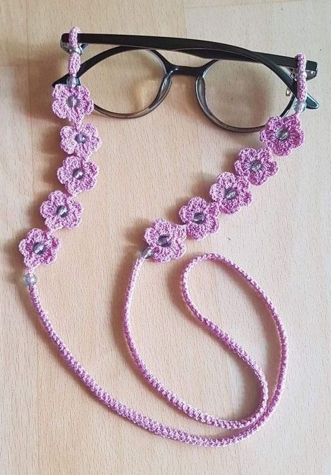 Crochet Glasses Chain- Tutorial And Ideas Crochet Necklace Pattern, Knitting For Beginners Blanket, Crochet Eyes, Crochet Jewelry Patterns, Crochet Chain, Start Knitting, Crochet Bookmarks, Crochet Purse Patterns, Crochet Flower Patterns