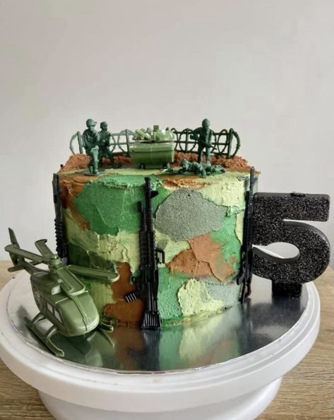 Gi Joe Cake, Army Cake Ideas Soldiers, Army Man Cake, Army Themed Birthday Cake, Army Men Birthday Cake, Army Bday Cake, Army Cakes For Boys, Army Cake Ideas, Call Of Duty Birthday Party Cake