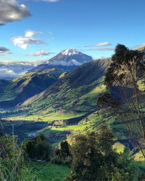 Galapagos Travel & Ecuador on Instagram: “This mountain is happy🤩😁 Photo by @miguelarias2 We organize your trip to #Ecuador, #Galapagos and more destinations! 📩 For more info send…” Ecuador Aesthetic, Ecuador Aesthetic Wallpaper, Ecuador Travel Places To Visit, Activism Art, Ecuador Landscape, Ecuador Mountains, Galapagos Ecuador, Otavalo Ecuador, Ecuador Travel