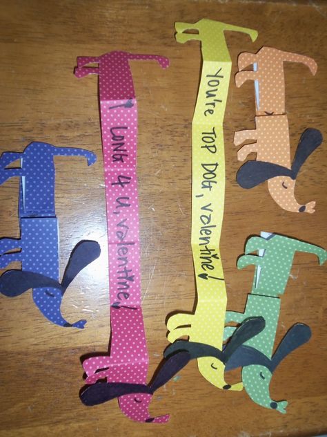 Weiner Dog Crafts, Valentine Craft Decorations, February Classroom, Valentine Notes, Storytime Crafts, Dachshund Training, Valentines Art, Weenie Dogs, Dog Valentines