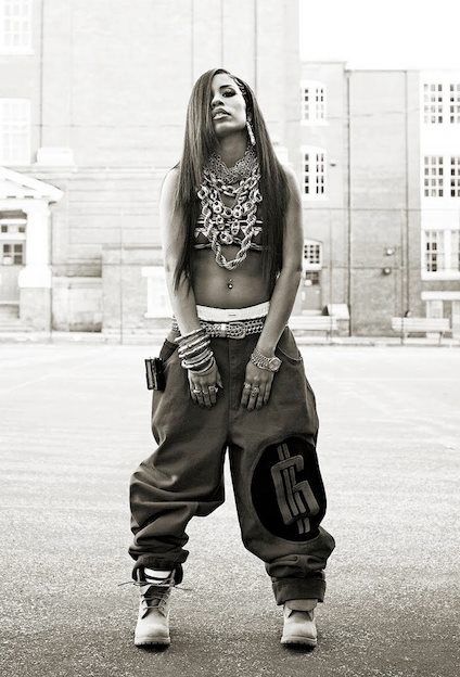 . Chica Hip Hop, Jamel Shabazz, Looks Hip Hop, Aaliyah Style, 90s Hip Hop Fashion, 90s Hip Hop, 90s Fashion Outfits, Hipster Outfits