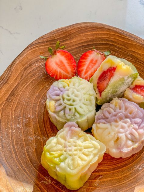 Snow Skin Mooncakes 冰皮月饼 - Cook With Dana Mango Pancakes, Mooncake Recipe, Chinese Dessert, Custard Filling, Asian Desserts, Baked Fish, Mooncake, Great Desserts, Moon Cake