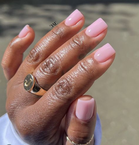 Gel X Nails Natural Color, Square Oval Dip Nails, Gel Regular Nails, Short Nails Ideas Wedding, Pink Chrome Nails Black Women, Jell Manicure Ideas, Bubble Bath Nails Black Women, Short Style Nails, Nail Ideas One Finger Design