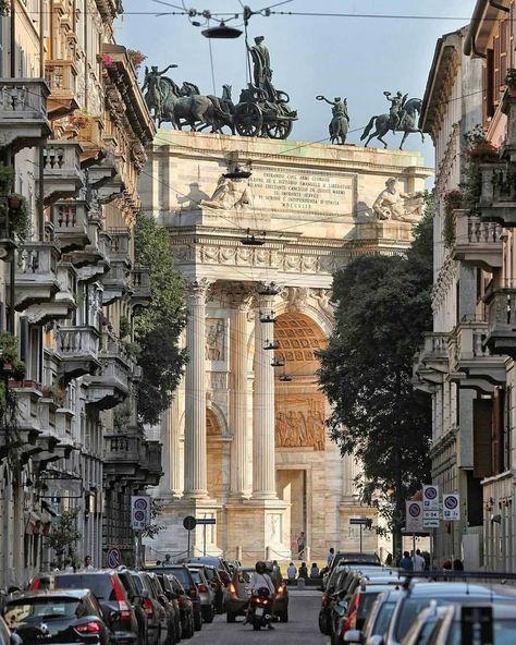 Milan Italy Aesthetic, Milan Travel, Living Modern, Italy Aesthetic, Bergamo, Milan Italy, City Aesthetic, Turin, Travel Inspo