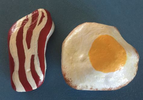 Egg Shaped Rock Painting, Rocks Painted As Food, Food Painted Rocks Ideas, Painted Rock Play Food, Weird Shaped Rock Painting Ideas, Rock Food Painted, Rock Painting Food, Rock Painting Ideas Food, Pizza Rock Painting