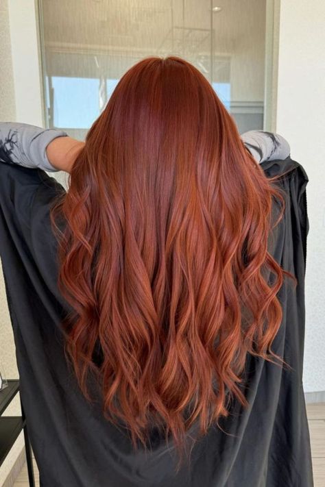 Copper Red Warm Chocolate Hair Color, Red Hair Ideas, Trendy Fall Hair Color, Fall Hair Ideas, Bangs Ideas, Red Hair Inspiration, Copper Red Hair, Hair Color Chocolate, Red Hair Inspo