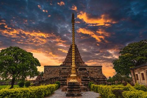 Brihadeeswara Temple built by Rajendra Chola a miniature version of the Tanjore Temple completed in 1035 AD Tanjore Temple, Chola Temples, Inspiring Architecture, Avengers Series, Temple Architecture, Hd Pictures, Tamil Nadu, Nikon, Eiffel Tower