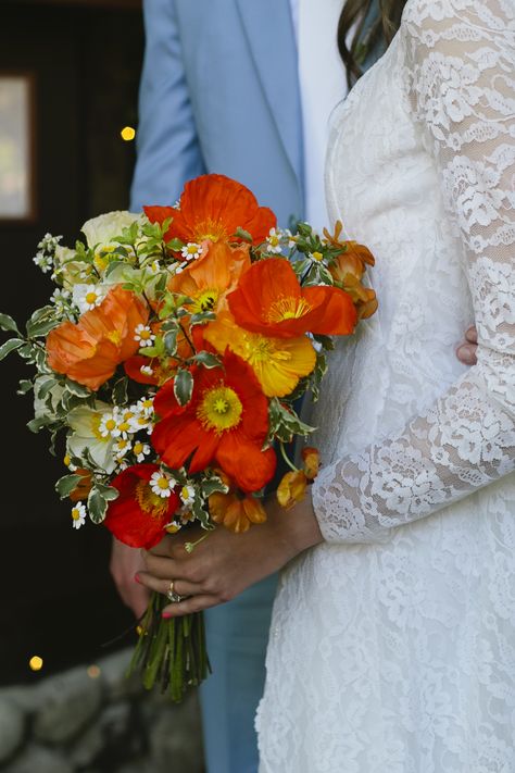 Bouquet Of Poppies, Poppy Flower Wedding Bouquet, Poppy Flowers Bouquet, Artistic Bouquet, Poppy Flower Wedding, Wedding Poppies, Poppies Bouquet, Wedding Flowers Poppies, Poppies And Daisies Bouquet