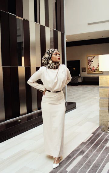 Modest Hijabi Outfits, Islamic Modest Fashion, Modest Outfits Muslim, Modest Dressing, Outfits Muslim, Head Scarfs, Modest Neckline, Hijabi Outfit, Black Abaya