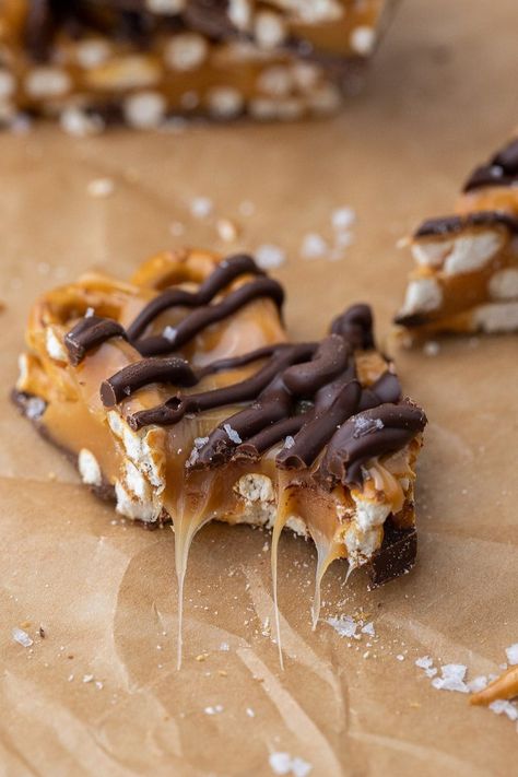 Salted Caramel Pretzel Bark, Pretzel Bark Recipes, Caramel Pretzel Bark, Pretzel Bark, Lifestyle Of A Foodie, Baked Pretzels, Sprinkles Recipe, Bark Recipe, Holiday Dessert