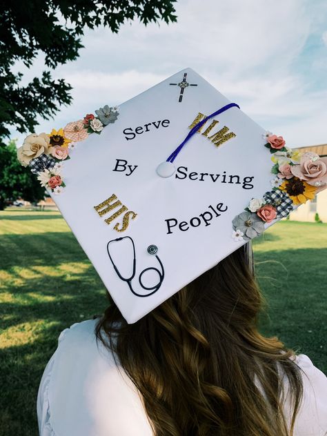 #jesus #nursing #god #graduation #nurse #flowers #stethoscope #religious #religion High School Cap Ideas, Christian Grad Cap Ideas, Nursing School Grad Cap, Christian Graduation Cap Ideas, Nursing Grad Cap Ideas, Graduation Cap Designs Nursing, Christian Graduation Cap, High School Grad Cap Ideas, Nursing School Graduation Cap