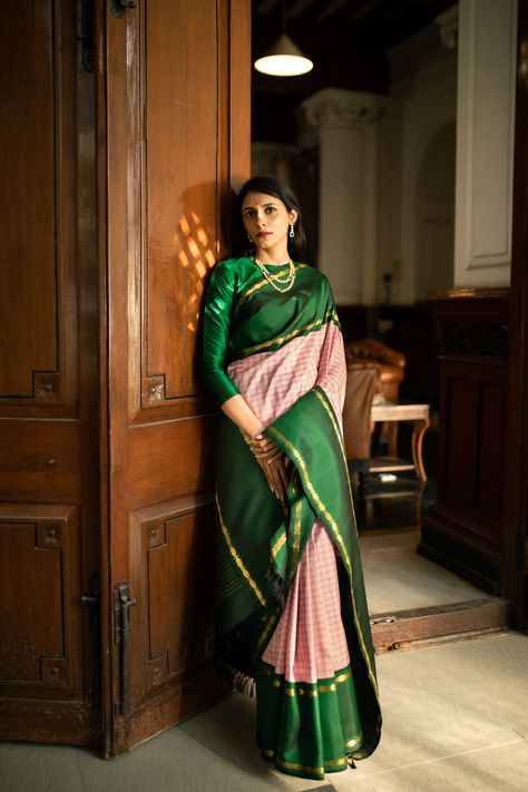 Kanjeevaram Saree Styling, Contrast Border Silk Saree, Trendy Kanchipuram Silk Saree, Designer Kanchipuram Silk Saree, Unique Kanchipuram Silk Saree, Silk Saree Color Combinations, Vintage Kanjivaram Sarees, Unique Silk Saree Colour, Korvai Silk Sarees