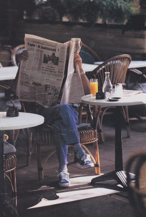 Life Drawing Reference, Travel Culture, Vintage Cafe, Woman Reading, People Sitting, Cinematic Photography, Candid Photography, Coffee And Books, Pose Reference Photo