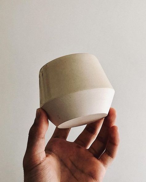 da forma on Instagram: "These cups are finally finished, and I am very happy with them. They were fun to make, the firings went well and they feel really nice in the hand. Made with a warm white clay and glazed with transparent glaze in the top half, so that the color obtained is given from the natural color of the clay. I am hoping to make a shop update next week after I gather some more work in another glaze firing this weekend. For the time being, my firings have a considerable share of f White Glaze Pottery, Pottery Shapes Ideas, Ceramic Vases Diy, Pottery Shapes, Pottery Glaze, Colored Clay, Pottery Workshop, Rustic Ceramics, Keramik Design