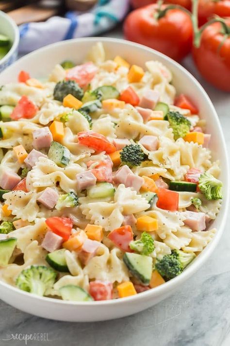 This Creamy Ranch Bowtie Pasta Salad is an easy summer side dish for your barbecue or cookout, or an easy dinner idea! The leftovers make a great cold lunch for school or work, and it keeps well in the fridge. Loaded with your favorite summer veggies and a creamy ranch dressing! #ranch #pasta #pastasalad #salad #barbecue #picnic Large Lunch Ideas, Ranch Bowtie Pasta Salad, Ranch Vegetables, Recipes For School Lunches, Salad Ranch, Recipes For School, Cold Pasta Recipes, Salad Caesar, Lunch For School