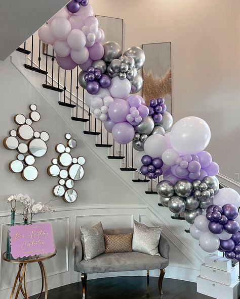 A beautiful balloon garland that for sure will be a show stopper 😍 Stairway Balloon Garland, Balloons On Staircase, Staircase Balloon Garland, Balloon Staircase, Stair Garland, Purple Balloon, Deco Ballon, Garland Ideas, 50th Bday