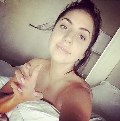 Lady Gaga Without Makeup, Joanne Lady Gaga, Lady Gaga Images, Lady Gaga Makeup, Celebs Without Makeup, Minimal Makeup Look, Beauty Tattoo, Celebrity Selfies, Lady Gaga Photos