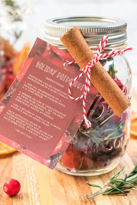 Homemade Popperie, Homemade Pot Pourri, Cinnamon Sticks Uses House Smells, Diy Potpourri Gift, Diy Simmer Pot Gifts, Diy Christmas Potpourri, Diy Stove Top Potpourri, Christmas Office Gifts, Make Your House Smell Amazing