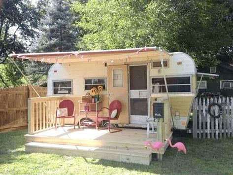 Travel Trailer Storage, Vintage Motorhome, Travel Trailer Decor, Vintage Trailer Interior, Travel Trailer Living, Vintage Camper Interior, Chuck Box, Vintage Camper Remodel, Trailer Decor