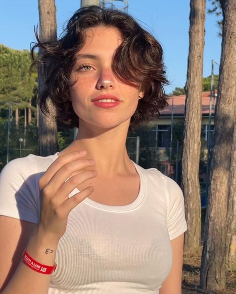 Really Short Hair, Wavy Haircuts, Hair Inspiration Short, Penteado Cabelo Curto, Cute Hairstyles For Short Hair, Short Hair Haircuts, Hair Reference, Cut My Hair, Work Week