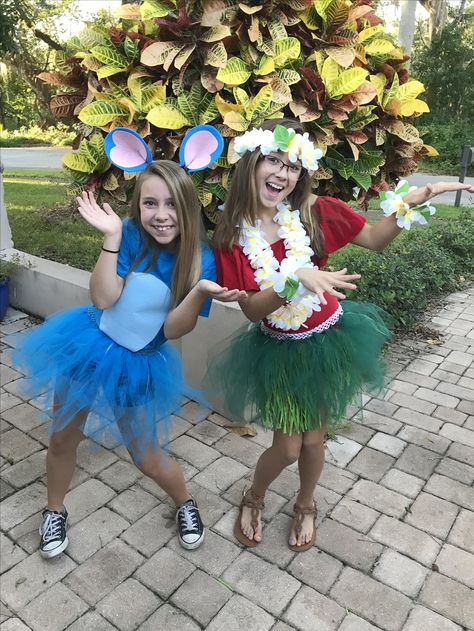 Lilo and Stitch costume Stitch Costume Diy, Creative Kids Halloween Costume, Lilo And Stitch Costume, Stitch Halloween Costume, Karneval Diy, Lilo I Stitch, Disney Costumes Diy, Stitch Costume, Cute Group Halloween Costumes