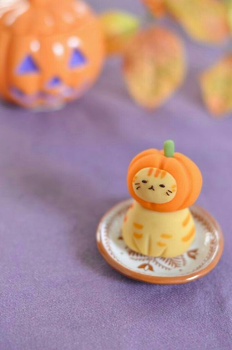 Fimo Kawaii, Clay Cat, Sculpture Ceramic, Handmade Ceramics Pottery, Tanah Liat, Clay Diy Projects, How To Make Clay, Cute Polymer Clay, Clay Figurine