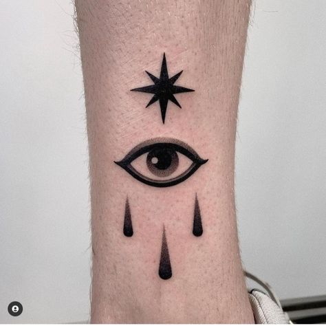 All Seeing Eye Tattoo Traditional, Unique Art Tattoos, Tear Tattoo Design, Eye Tattoo On Hand, Tear Tattoo, Tattoos Eyes, Hand Eye Tattoo, Ojo Tattoo, Teardrop Tattoo