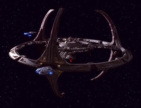 Do we ever see a Federation Starfleet Space Station? - Science Fiction & Fantasy Stack Exchange Star Trek Ship, Deep Space 9, Star Trek Ds9, Starfleet Ships, Deep Space Nine, Star Trek Series, Star Trek Characters, Star Trek Starships, Starship Enterprise