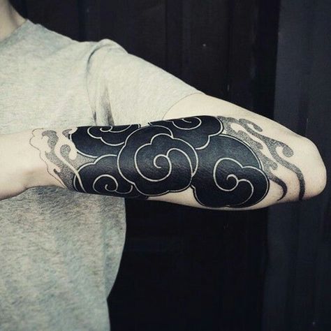 Dark Japanese cloud tattoo Tattoos Arm Mann, Japanese Cloud Tattoo, Cloud Tattoos, Men's Tattoos, Kunst Tattoos, Blackout Tattoo, Tattoo Trend, Marvel Tattoos, Men Tattoos