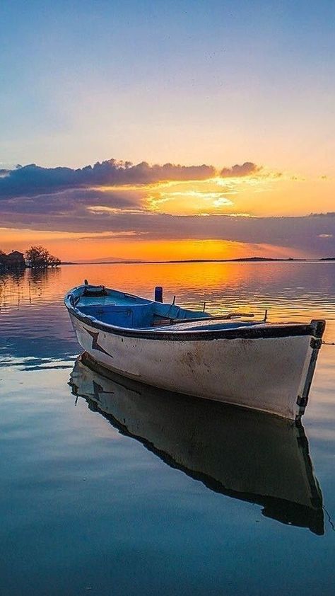 Söt Katt, Old Boats, Image Nature, Boat Art, Body Of Water, Boat Painting, York London, Alam Yang Indah, Wooden Boats