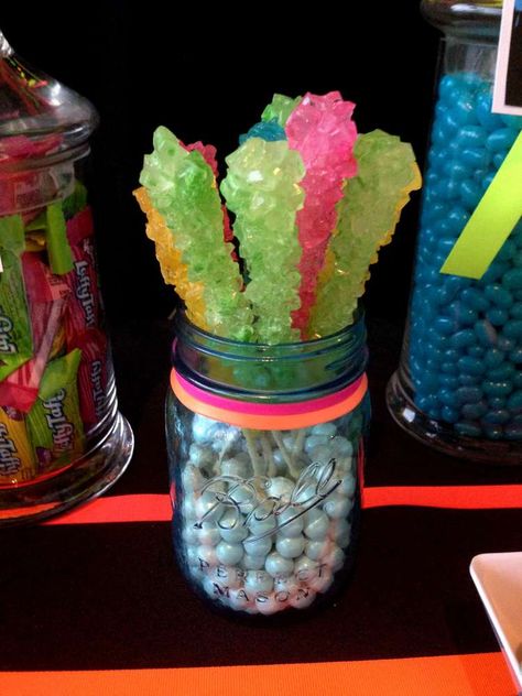 Black Light Food Ideas, Neon Glow Party Snacks, Neon Party Dessert Table, Neon Themed Party Food, Glow In The Dark Candy Table, Glow Party Decorations Dollar Stores, Glow Bar Party, Neon Party Candy Bar, Neon Party Snack Ideas