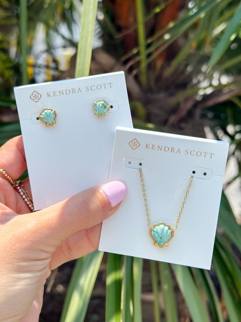 Kendra Scott Seashell, Kendra Scott Shell Necklace, Preppy Earrings, Ocean-inspired Shell With Matching Earrings, Ocean-inspired Shell-shaped Earrings For Gifts, Ocean-inspired Gold Shell Earrings, Short Pendant Necklace, Hoof Print, Kendra Scott Necklace