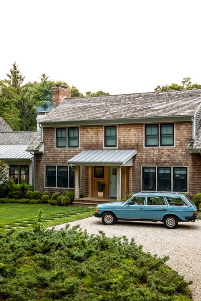 Hampton Home, Cottage Bungalow, Pink Sofa, Beach Retreat, Hamptons House, East Hampton, Beach Cottage, Pool Houses, Coastal Style