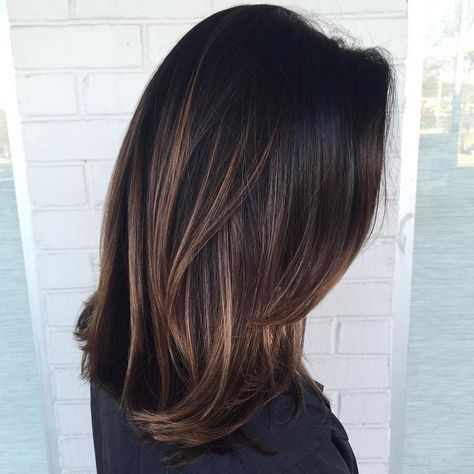 40 Scrumptious Vibrant Hues for Chocolate Brown Hair Caramel Highlights, Brown Hair And Highlights, Balayage Straight, Kadeřnické Trendy, Chocolate Brown Hair Color, Fesyen Rambut, Vlasové Trendy, Chocolate Brown Hair, Hair Color Highlights