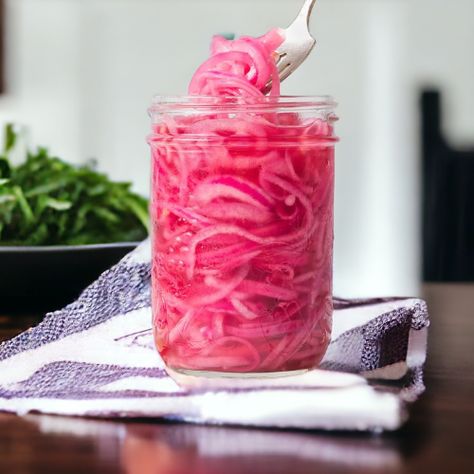 When it comes to adding that extra burst of flavor to your favorite meals, few things can compare to the deliciousness of pickled red onion. Make Pickled Onions, Pickled Onions Recipe, Pickle Onions Recipe, Olive Appetizer, Quick Pickles, Paleo Salad, Red Onion Recipes, Quick Pickled Red Onions, Quick Pickled Onions